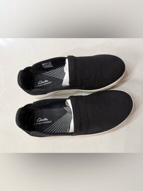 Cloudsteppers by Clarks Women’s Black Slip-On Canvas Loafers, 9.5